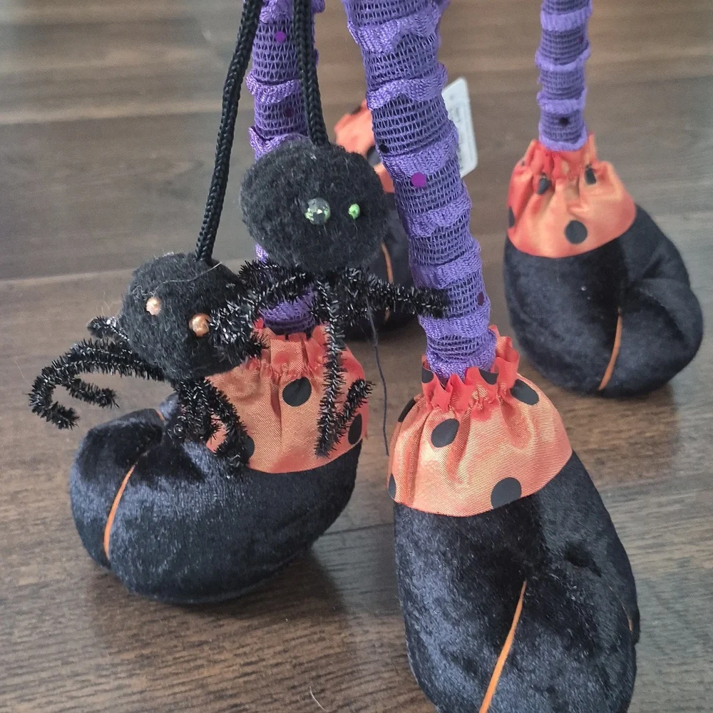 Pier 1 Halloween Cat With Weighted Feet And Dangling Spiders. RARE Find.